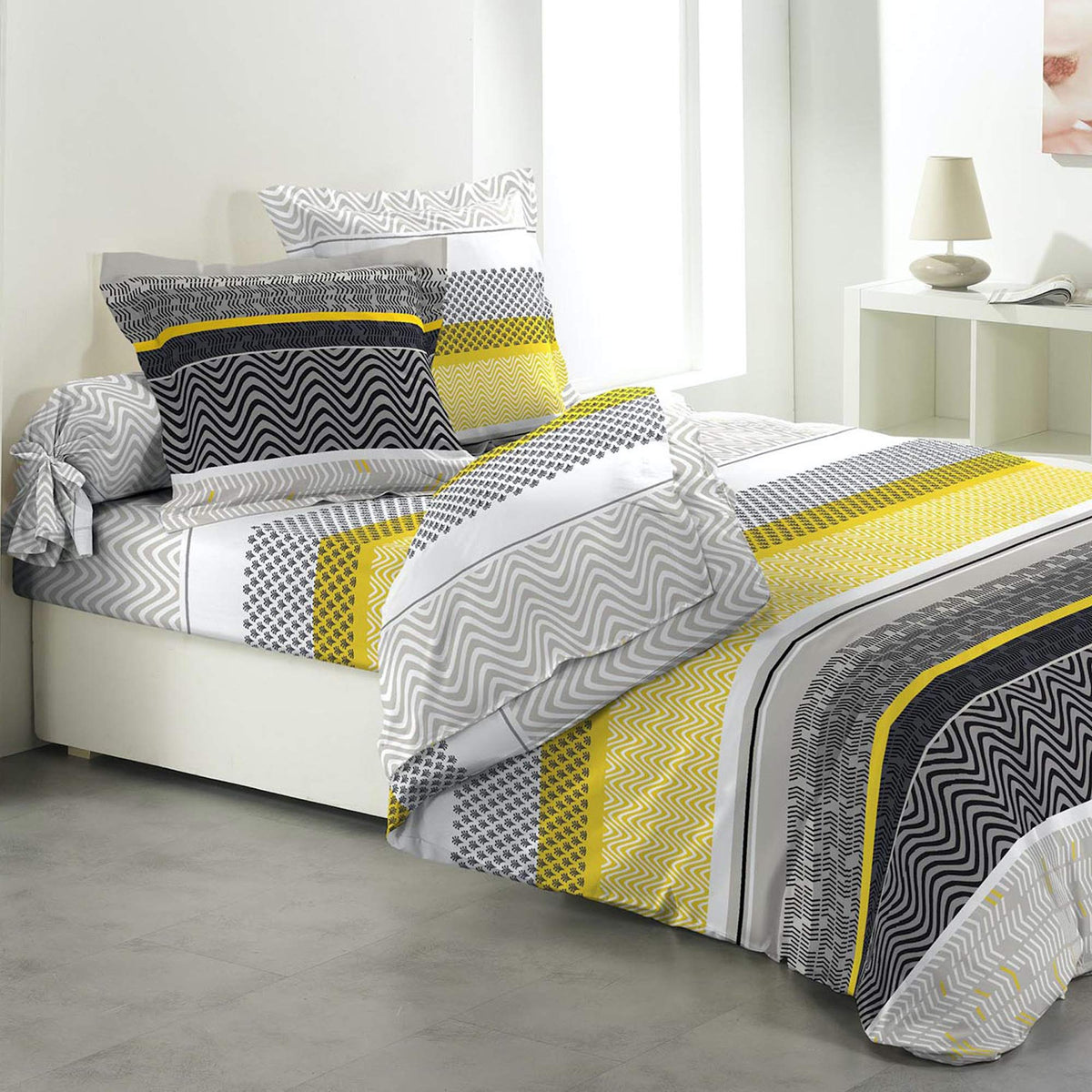 Loreto Multi Colour Double Bedsheet | 180 TC | 100% Cotton | 90 x 88 Inches - main product image