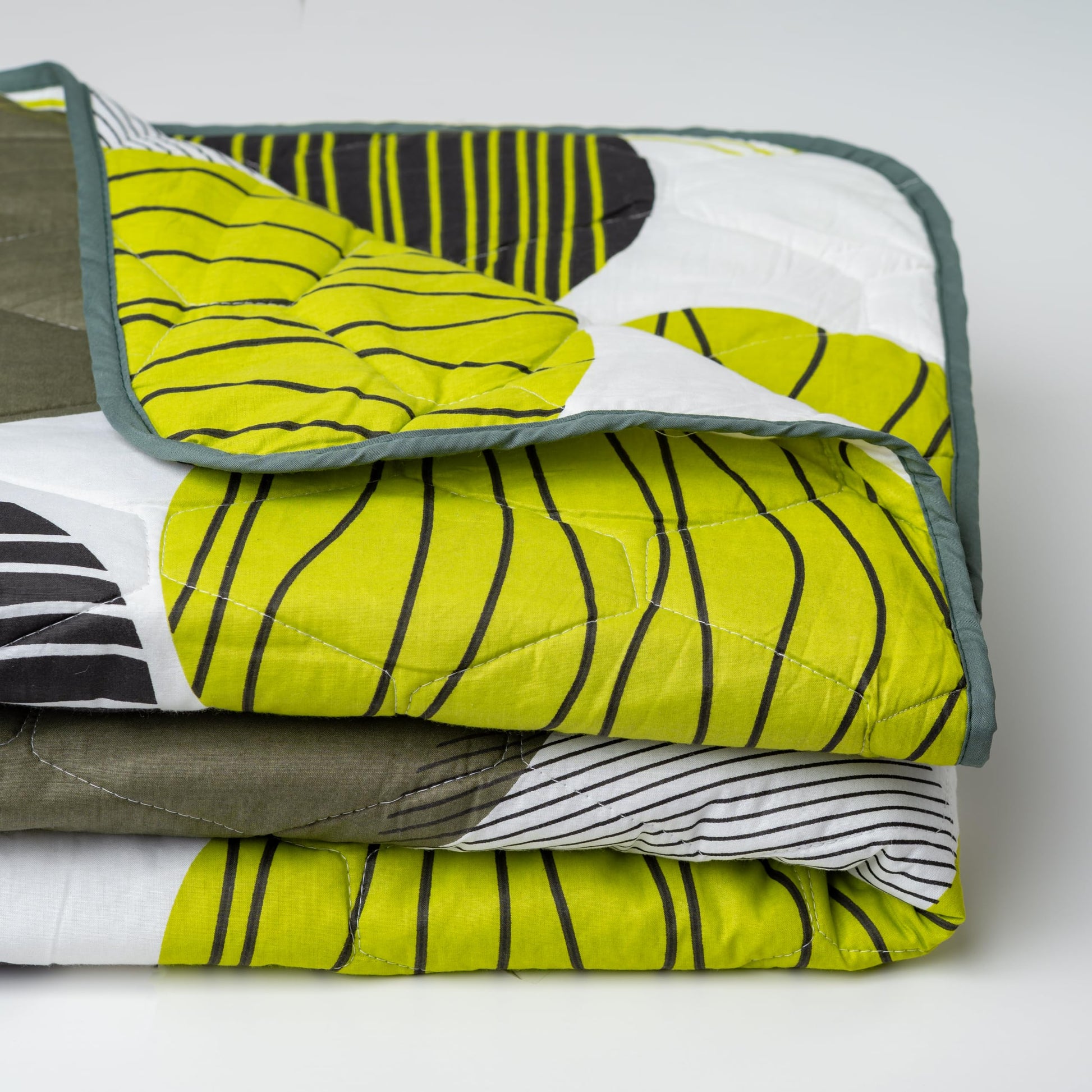 Olive Green & Black Circles 100% Cotton Reversible Comforter for Single Bed | 150 GSM Lightweight Winter Quilt | AC Blanket 54" x 84"